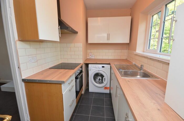 2 Bedroom Flat To Rent In Drummond Gardens, Christ Church Mount, Epsom, Surrey., KT19