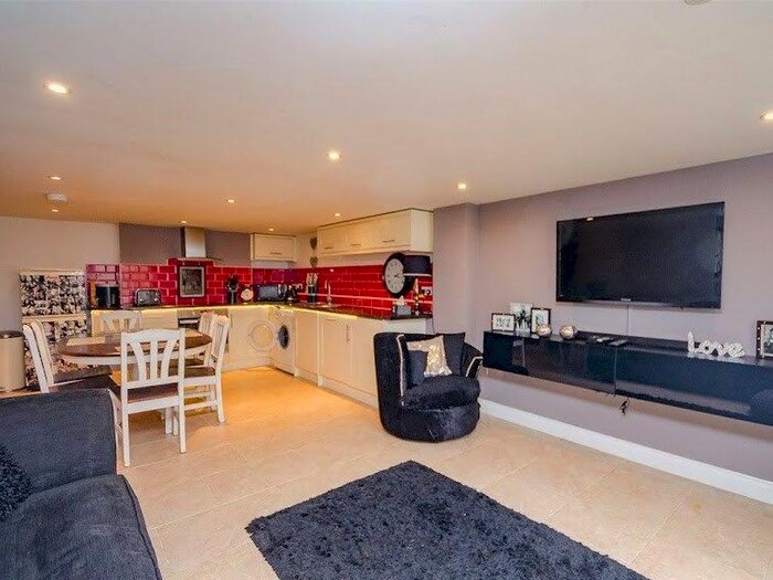 1 Bedroom Maisonette To Rent In Astley Street, Maidstone, ME14