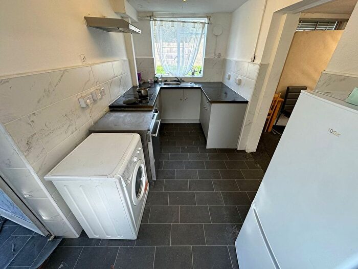3 Bedroom Maisonette To Rent In High Street, Cranford, Hounslow, TW5
