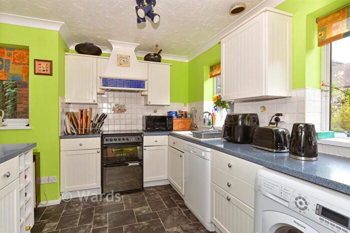 4 Bedroom Detached House For Sale In Vale Road, Northfleet, Gravesend, Kent, DA11