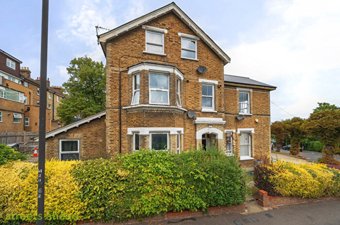 2 Bedroom Apartment To Rent In Minden Road, London, SE20
