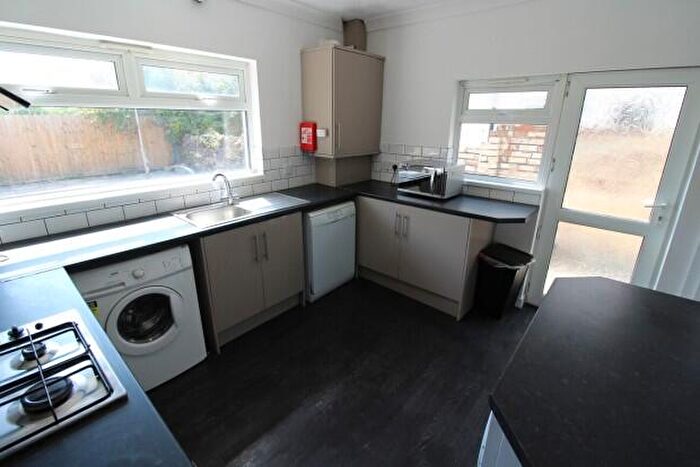 6 Bedroom Terraced House To Rent In Monthermer Road Cardiff, CF24