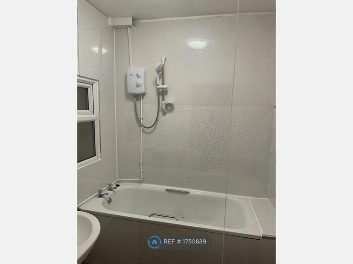 2 Bedroom Flat To Rent In Rookery Road, Handsworth, Birmingham, B21