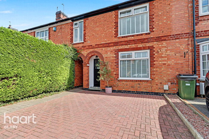 3 Bedroom Town House For Sale In Waterloo Crescent, Leicester, LE8