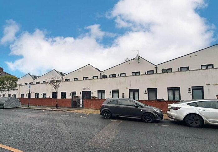 3 Bedroom Flat For Sale In Apartments, , Manhattan Apartments, Clifford Road, Walthamstow, London, E17