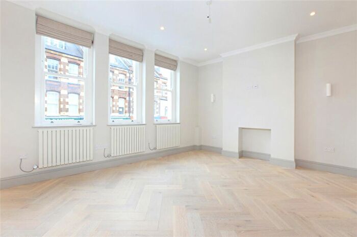2 Bedroom Flat To Rent In St John's Road, Battersea, London, SW11