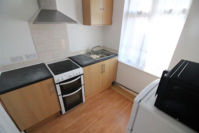 Studio To Rent In Wood Lane, Isleworth, TW7
