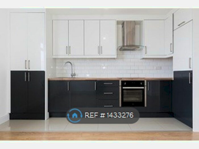 2 Bedroom Flat To Rent In Simrit House - Bedford Road, Kempston, Bedford, MK42