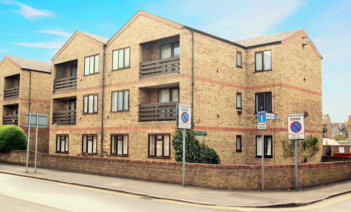 1 Bedroom Flat To Rent In William Court, Uxbridge, Greater London, UB8