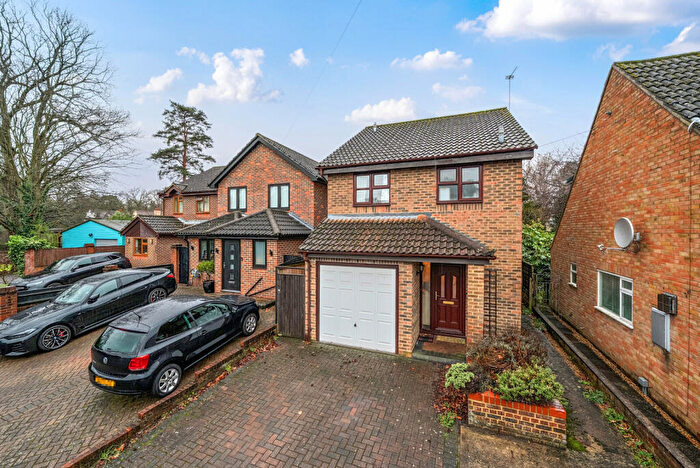3 Bedroom Detached House For Sale In Sandy Lane, Woking, GU22