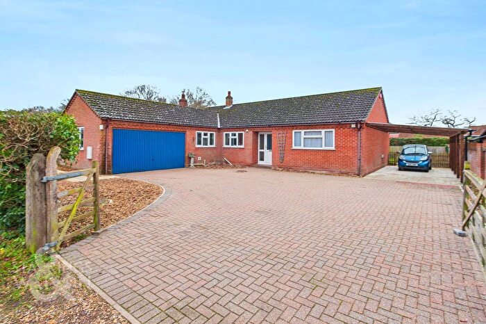 3 Bedroom Detached Bungalow For Sale In Walpole Close, Broome, Bungay, NR35