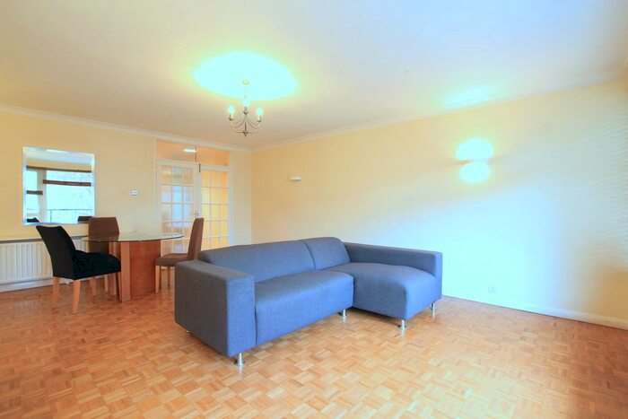 3 Bedroom Flat To Rent In St. John's Avenue, London, SW15