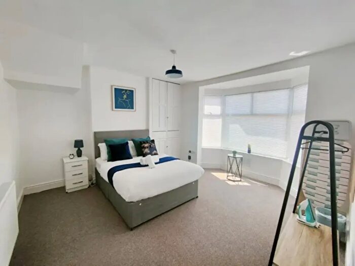 5 Bedroom Semi-Detached House To Rent In Aldermans Green Road, Coventry, CV2