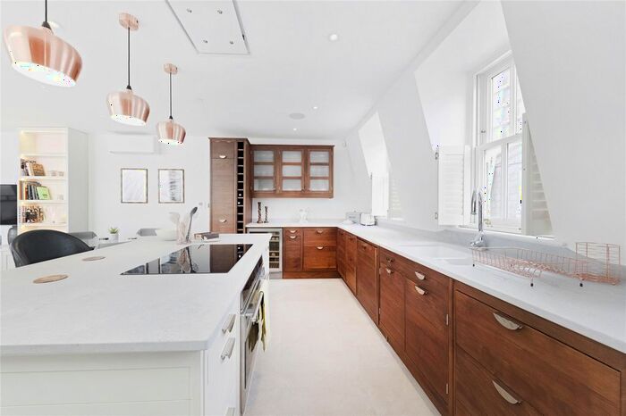 3 Bedroom Mews To Rent In Wetherby Mews, Earls Court, London, SW5