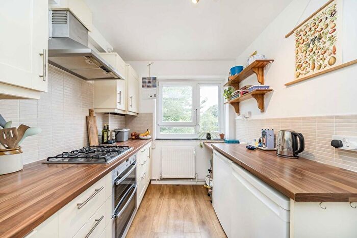 1 Bedroom Flat To Rent In Deeside Road, Earlsfield, SW17