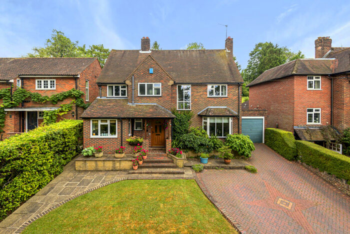 5 Bedroom Detached House For Sale In Abbots Close, Guildford, GU2