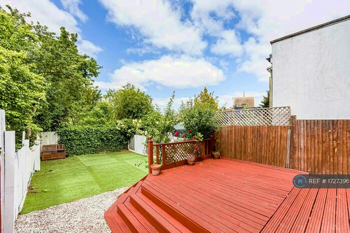 1 Bedroom Maisonette To Rent In Colney Hatch Lane, London, N10