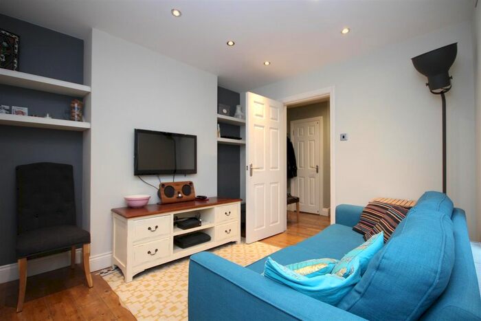 2 Bedroom Flat To Rent In Acton Lane, Acton, W3