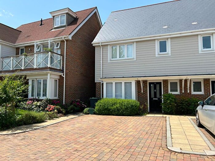 3 Bedroom Semi Detached House To Rent In Matthews Close, Snodland, ME6