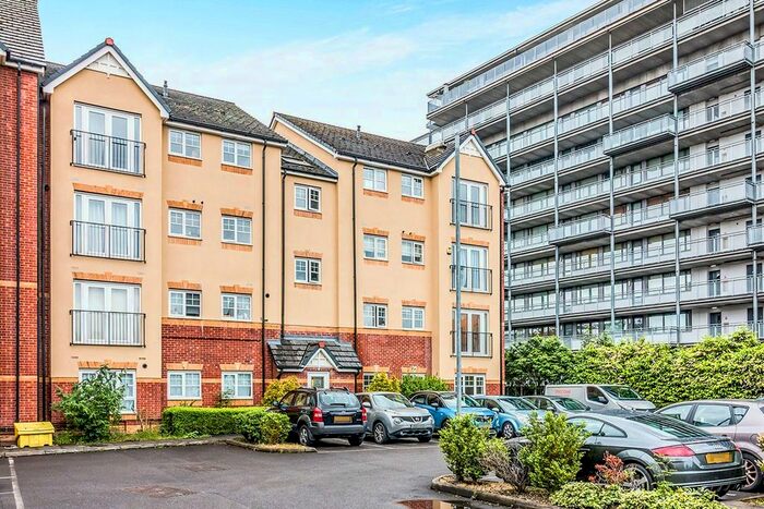 2 Bedroom Flat To Rent In Montague Road, Manchester, M16