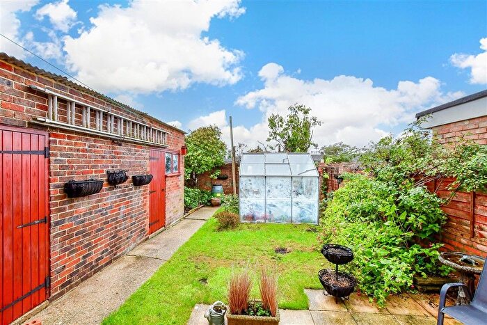 3 Bedroom Terraced House For Sale In Whitsbury Road, Havant, Hampshire, PO9