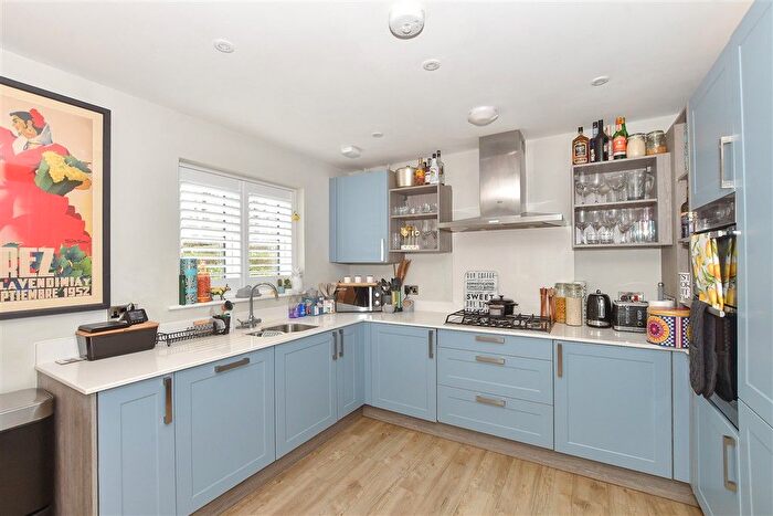 4 Bedroom Link Detached House For Sale In Stanley Mews, Billingshurst, West Sussex, RH14