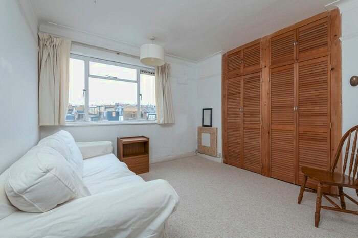 1 Bedroom Flat To Rent In Fairfield Court, Fairfield Street, SW18