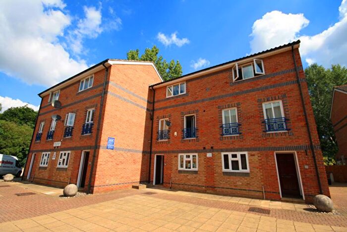 1 Bedroom Flat To Rent In Ambassador Square, Isle Of Dogs, London, E14