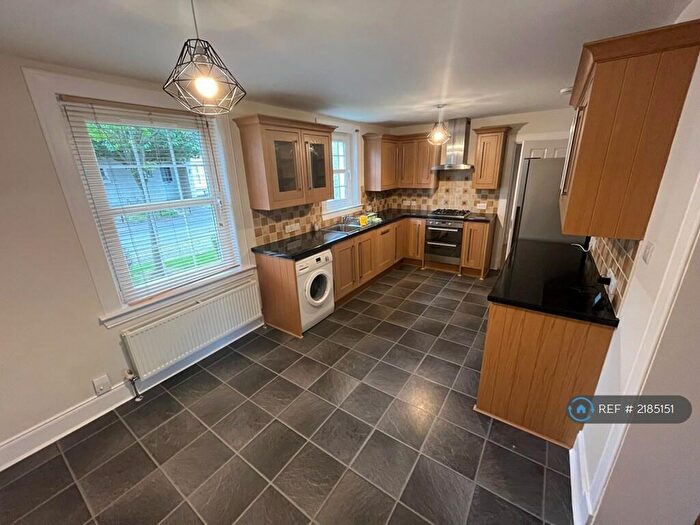 2 Bedroom Flat To Rent In Hillpark Court, Edinburgh, EH4