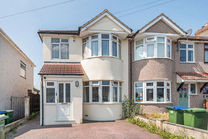 3 Bedroom End Of Terrace House For Sale In Anthony Road, Welling, DA16