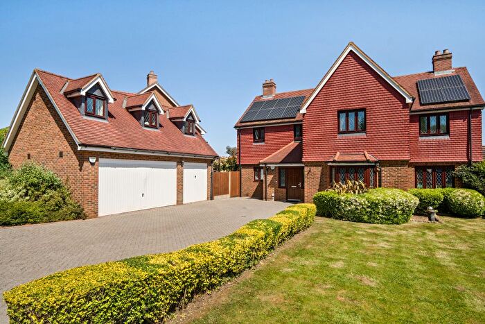 5 Bedroom Property To Rent In Fidgeon Close, Bromley, BR1