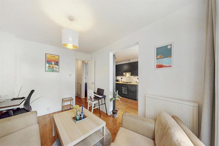 2 Bedroom Apartment To Rent In Chilton Street, Shoreditch, E2