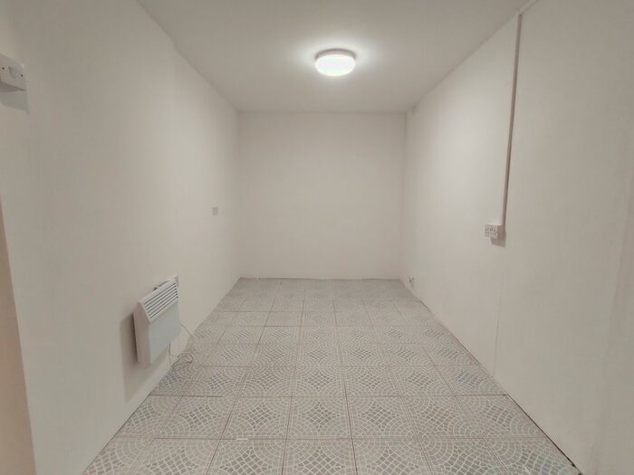 1 Bedroom Flat To Rent In William Street, Grays, RM17