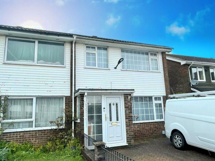 3 Bedroom House To Rent In Handel Close, Basingstoke, RG22