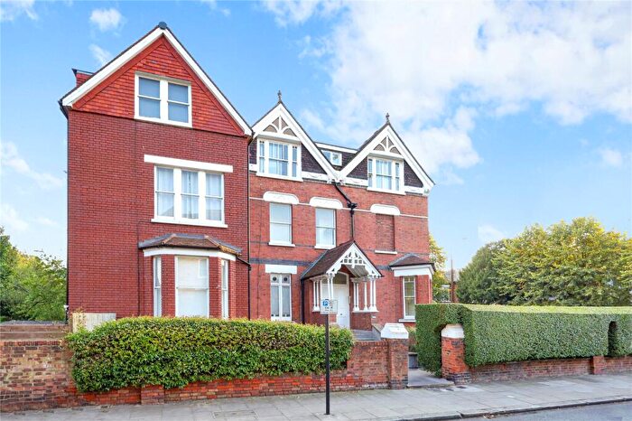 2 Bedroom Apartment To Rent In Canfield Gardens, Hampstead, London, NW6