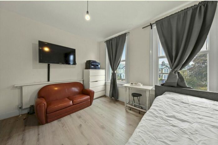 4 Bedroom Semi-Detached House To Rent In Woodhouse Road, Leytonstone, London, E11