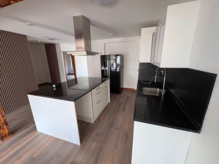 3 Bedroom Flat To Rent In Pentyre Avenue, London, N18