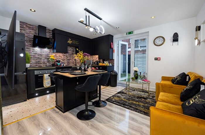 5 Bedroom Terraced House To Rent In Sherlock St, Fallowfield, Manchester, M14