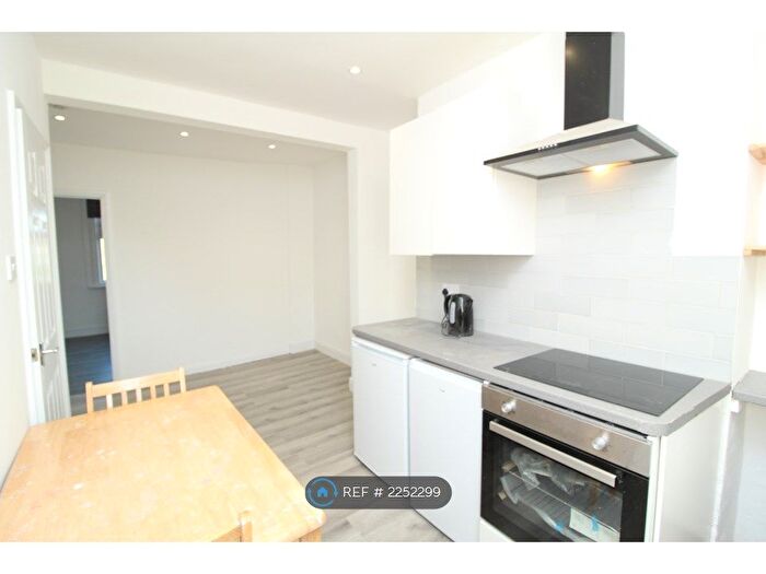 2 Bedroom Flat To Rent In Anerley Road, London, SE20