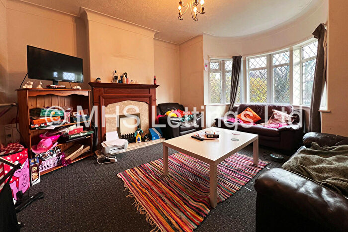 6 Bedroom Semi-Detached House To Rent In St Anns Lane, Leeds, LS4