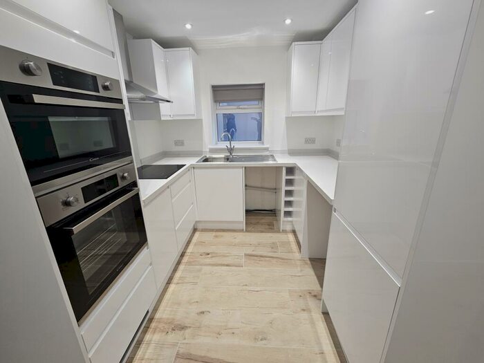 2 Bedroom Maisonette To Rent In Penenden Heath Road, Maidstone, ME14