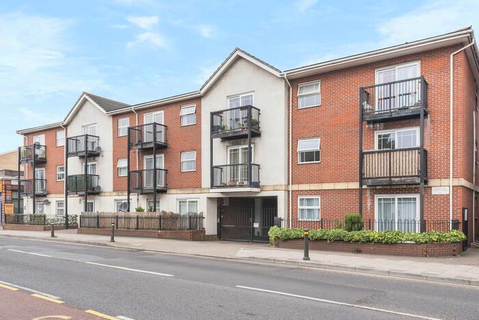 2 Bedroom Flat To Rent In Croydon Road, Beckenham, BR3