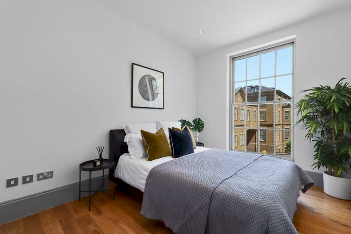 2 Bedroom Apartment To Rent In Princess Park Manor, Royal Drive, London, N11