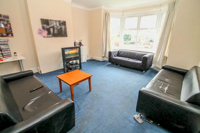 6 Bedroom End Of Terrace House To Rent In St. Michaels Lane, Leeds, LS6