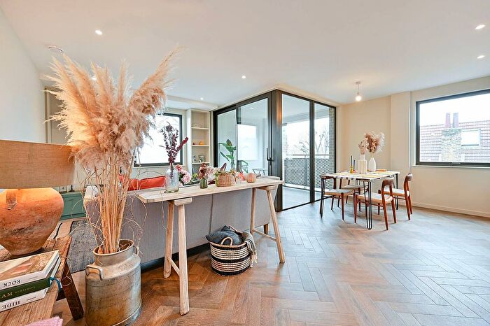 2 Bedroom Flat For Sale In Harlequin Court, Ealing, W5