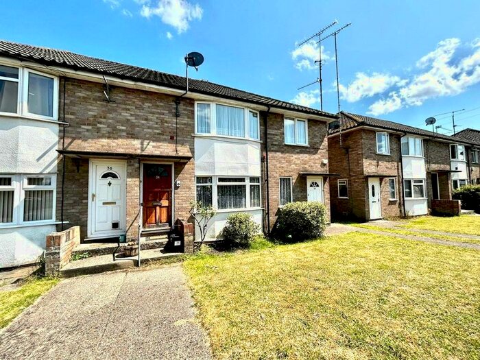 2 Bedroom Maisonette To Rent In Ivydene Road, Reading, Berkshire, RG30