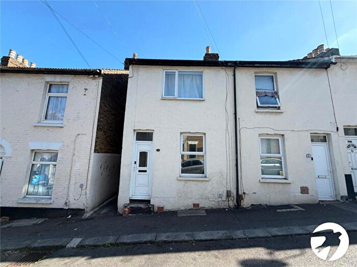 3 Bedroom End Of Terrace House For Sale In Sturla Road, Chatham, Kent, ME4
