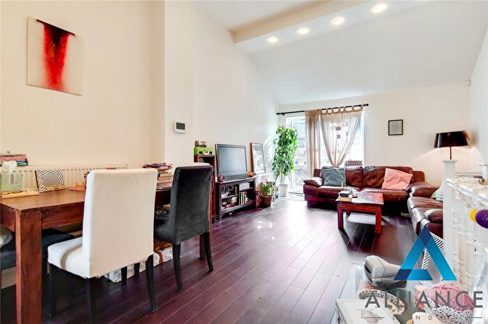 2 Bedroom Apartment To Rent In Hawgood Street, London, E3