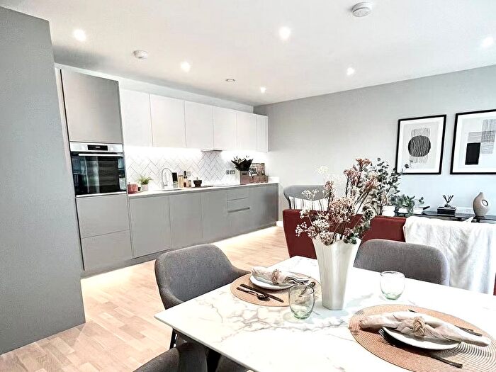 2 Bedroom Flat To Rent In Greenleaf Walk, Southall, UB1