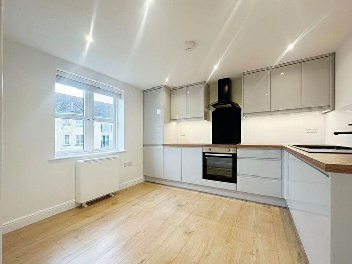 2 Bedroom Apartment To Rent In Scholars Walk, Langley, SL3